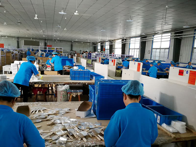 China Bristle Brush Packaging Workshop